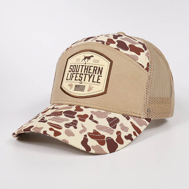 Custom 7 Panel Camouflage Polyester Embroidery Logo Curved Brim Mesh Cap Trucker Hat