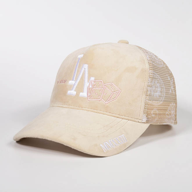 Custom 5 Panel Velvet Embroidery Logo Printed Curved Brim Mesh Cap Trucker Hat