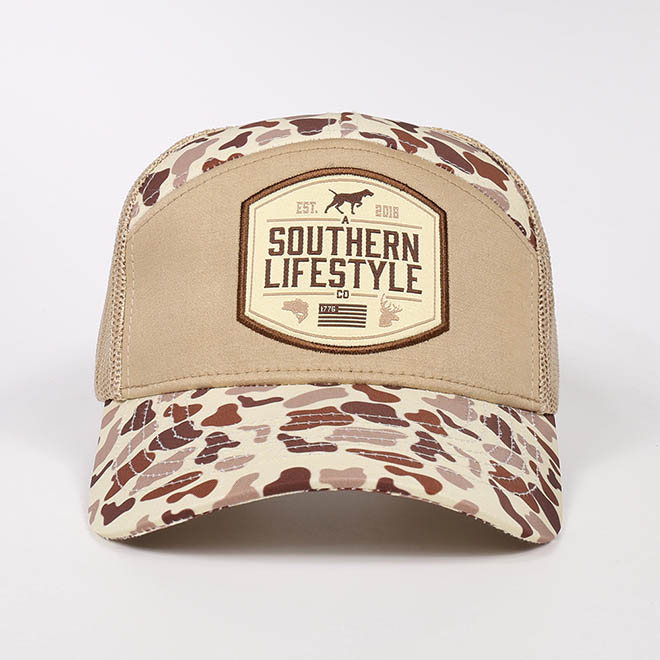 Custom 7 Panel Camouflage Polyester Embroidery Logo Curved Brim Mesh Cap Trucker Hat