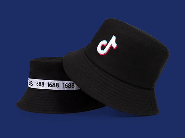 Customized hats to build brand image and team cohesion