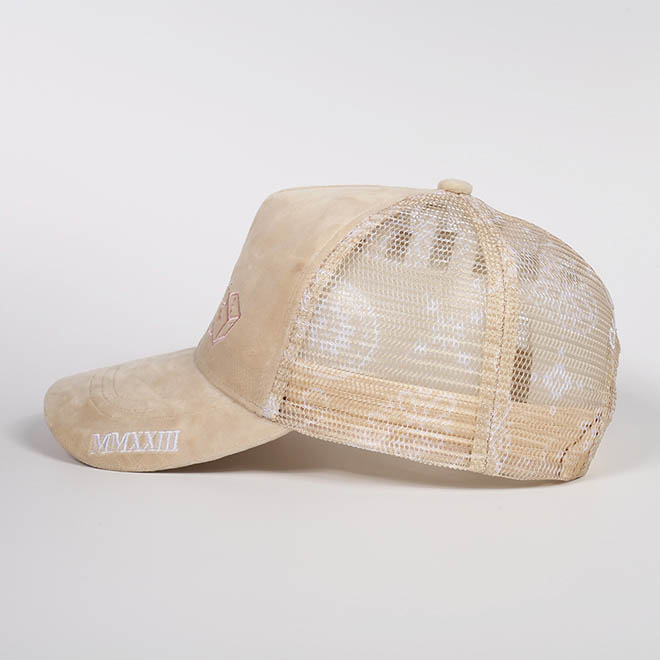 Custom 5 Panel Velvet Embroidery Logo Printed Curved Brim Mesh Cap Trucker Hat